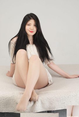 色白で豊満な若い韓国美人モデルの写真 – Cher (41P)