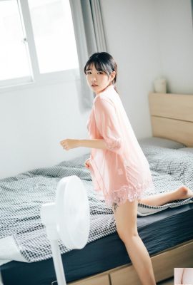 [Sonson] 韓国の女の子が白くて柔らかい美乳を見せつけて誘惑的(70P)