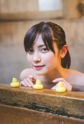 水色のバスタオルを着たミルキー肌の色白美少女・桃月奈々が温泉入浴(21P)