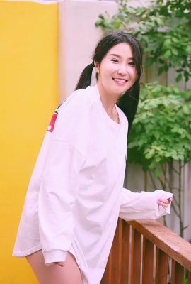 韓国人モデル Jena.sis (下着も履かずに小さな庭に花を撒いたり水やりしたり) (93P)