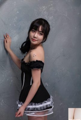 韓国人モデルの女の子がストリップして裸の写真 – (46P)