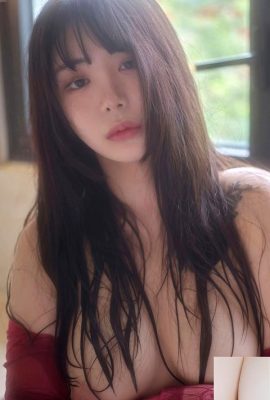 ワインレッドのパジャマを着た韓国人美女ウヨの濡れたボディ写真(36P)