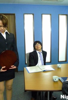 JAV日本人秘書がビジネス会議中にフェラに参加（12P）