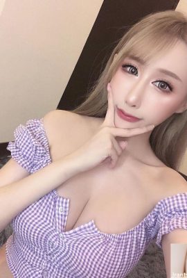 魅力的な巨乳生放送ホストの美少女～チェン・ジアー・イー (18P)