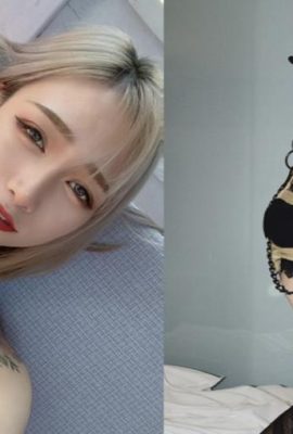 ネオンの魅力的な誘惑、セクシーな小さな野良猫「Zi Chen」: 美しい女性の体を探索しましょう (18P)
