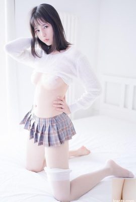 ツルツル美肌のピュアガール愛リリ(32P)