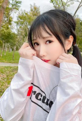 ホットな女の子「Yu Huang Yuwen」は、うっとりするような甘い顔と魅力的な良い体型を持っています（10P）