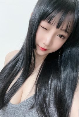 巨乳の女の子「Xu Ganzai」はセクシーな体型をしており、反則的なほど女性的です（10P）