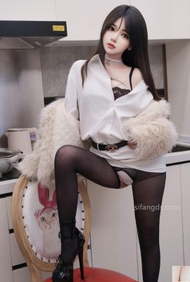 XiuRen Lin Yueyue – 白い制服と黒いストッキングの3点漏れ（83P）