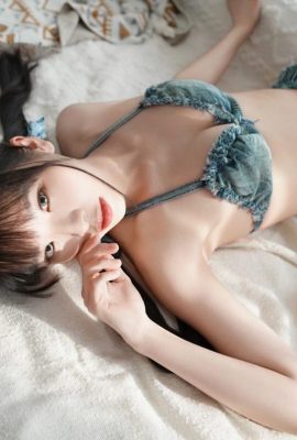 お茶目な女の子「ペペ」は童顔なのに繊細で甘くてセクシーで誘惑的（10P）