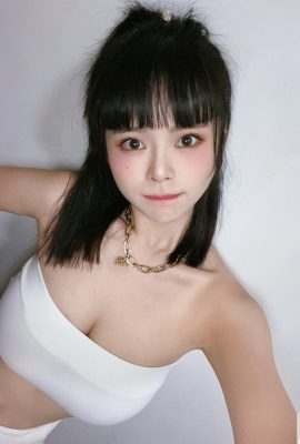 セクシーな美人「Xie Xiaxia」がふっくらとした深い溝で目を引く「彼女の良い姿を止めることはできません（10P）」