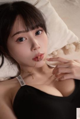 小さな魔女「ニンニン」は甘くてセクシーで、反則的な角度から美しい胸を持っています（10P）