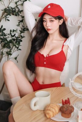 美しい若いモデル「Anna XIN YA」は繊細な顔と豊満な体型で注目を集めています（10P）