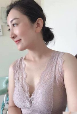 美女の天然巨乳が気持ちいい