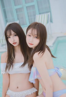 鏡坂真冬の『セクシー水着3』百合の魅力が漂うプール(96P)