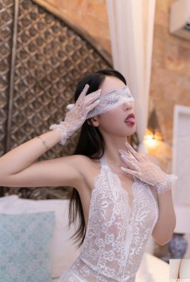 白い絹のストッキングを持つ美しい若い女性、Tang Anqi、セクシーな脚とベッドでのコケティッシュなポーズ、写真セット (13P)