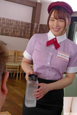 美波汐里：ファミレス店長の僕は小悪魔バイト女子のあざとエロい誘惑に負けて生中ゲ… (20P)