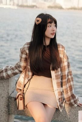 清純な顔に魅惑的なボディを秘めた美少女「モンナモナ」(10P)