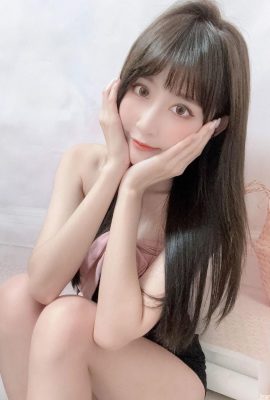 美少女「エルサ」の美脚が生放送中に誘惑してる画像がヤバイ(10P)