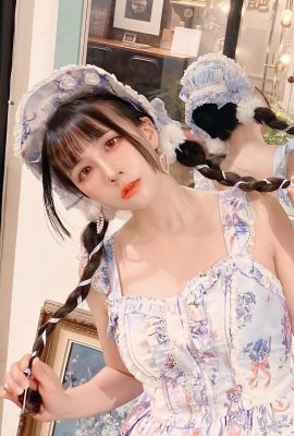 魅力的な曲線美「むすみ」深いV谷間が魅力的な巨乳美少女画像(12P)