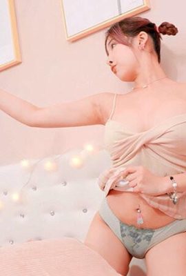 「私たち、こっそり隠れてこんなにエッチな事をしています」巨乳でスタイル抜群な台… (21P)