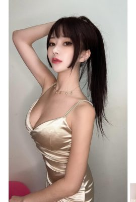 「ブラザーロン」が出てきています、満腹で美しい胸は魅惑的な足を隠すことができません（24p）