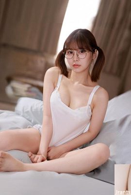 鳳みゆ：実家に帰省したら地味な元同級生と再會…成長した隠しきれない巨乳がエロ過… (27P)
