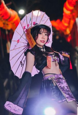リトルホースモデル「ジョイス」乳房に露出した下着（23p）