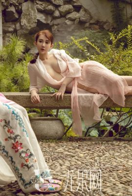 Su Xiaoman＆Fang Zixuan “White Moonlight”（64p）