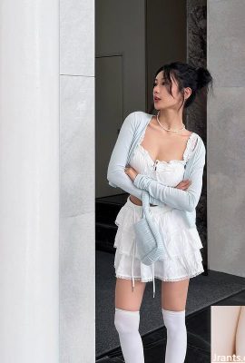 「ペギー」チャームが額を打つ（10p）