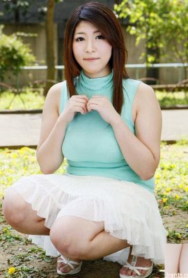 「巨乳マニア　No.9」　荒木りな (30P)