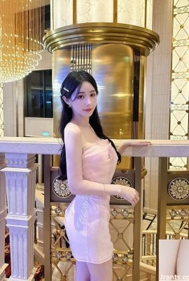 かわいい女の子のライブ放送「ウラ」は彼女の甘い顔の下に熱くて美しい胸を持っています（10p）