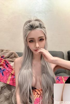 美しい脚の女神「ヤン」フェロモンは、空気と官能的な味に狂ったように揚げられています。超美しい2つのピークはあまりにも印象的で、S曲線は細くて素材です（10p）