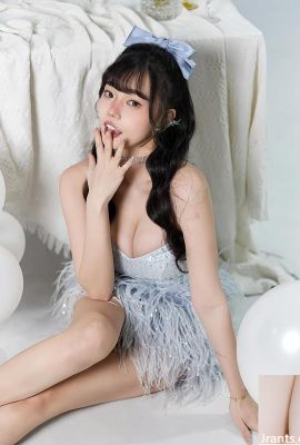 白と柔らかい胸を持つ美しい胸「ni xuan eli」セクシーな顔「セクシーな顔」はあなたの隣の通行人を魅了します（10p）