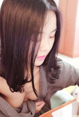 女性のライブ放送局は彼女の服を脱いで、お金を稼ぐために彼女といじりました！ （18p）