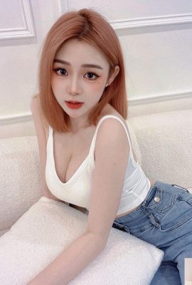 甘いモデル「ミラ」は彼女の胸を覆うことができず、邪悪な人物でいっぱいになり、彼女を解放します（10p）
