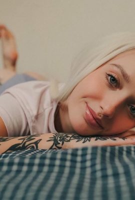 （Suicide Girls）2025年6月1日 –  Thelolaboop  – ベッドルームの目（42p）