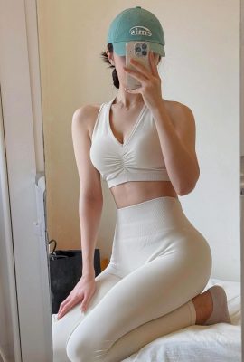 長い脚の女神「チャンユアン」はセクシーなサイドおっぱい曲線を持っていて、とてもセクシーに見えます（10p）