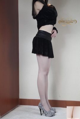 （オリジナルの美しさ）細断された肉の下にある長い足のからかいを見てください（44p）