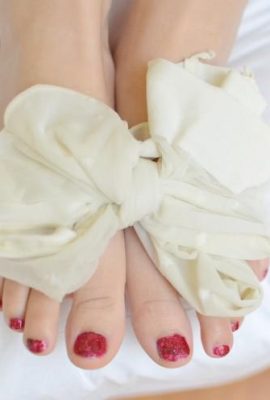 （legku写真）no.005白いストッキングの下に透明なズボンを持つ長い小脚の女の子