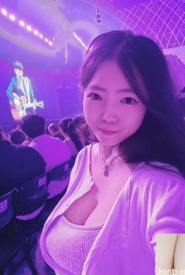 甘くて価値のない人生「Zhang Yu Tako」は、白く、柔らかくて細い脚を明らかにします（10p