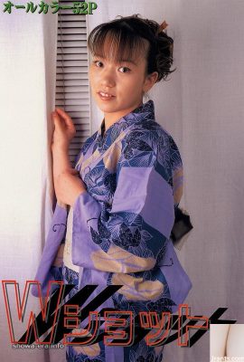 Porn star in Ura-Books Wショット