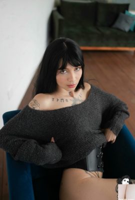 （Suicide Girls）2025年6月21日 –  Psylunar  – 家の中で最高の景色（53p）
