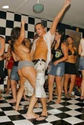 Drunk Sex Party（10p）でふっくらした胸でクレイジーセックス乱交をお楽しみください