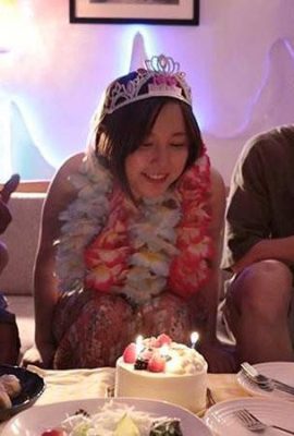 誕生日を祝うことは、タナカを鳴らすチョコレートバーを食べることです