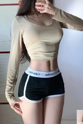 王室の姉妹「ジェシカ・ルクスアン」は彼女に夢中にされようとしています（10p）