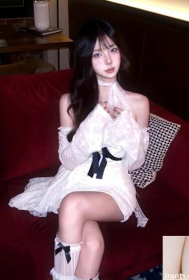 美しい少女「ジーイング」には、彼女の純粋な顔の下に隠された魅力的な体があります（11p）