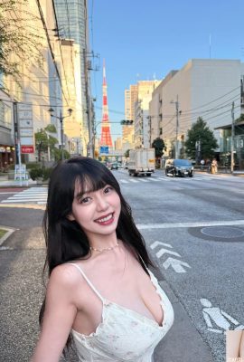 「Huang Yuwen」は甘い笑顔と深い溝と美しい胸（10p）を持っています