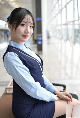 美しい制服を着た客室乗務員