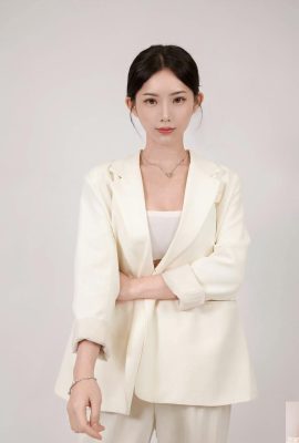 「ヘディ・ダイ」は透き通ったピンク色の肌を持つ美しい女性です（10P）